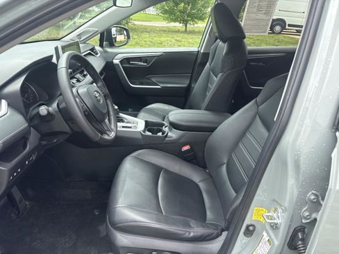 Used 2021 Toyota RAV4 XLE Premium AWD/4WD image 9