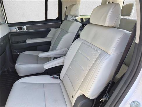Used 2025 Hyundai Santa Fe Calligraphy AWD/4WD image 18