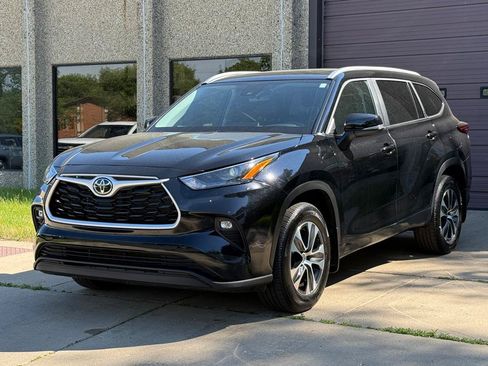 Used 2026 Toyota Highlander XLE AWD/4WD image 3