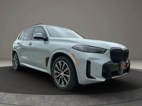 Used 2024 BMW X5 xDrive40i w/ M Sport Package AWD/4WD image 3