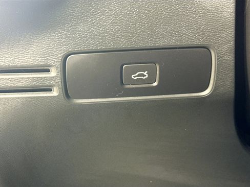 Used 2023 Volvo XC40 B5 Plus w/ Climate Package AWD/4WD image 11