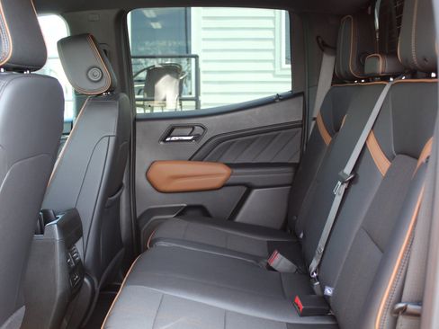 Used 2023 GMC Canyon AT4 w/ Technology Package image 15