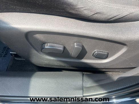 Used 2018 Nissan Rogue Sport SV AWD/4WD image 17