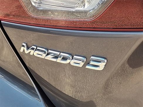 Used 2018 MAZDA MAZDA3 Touring image 31