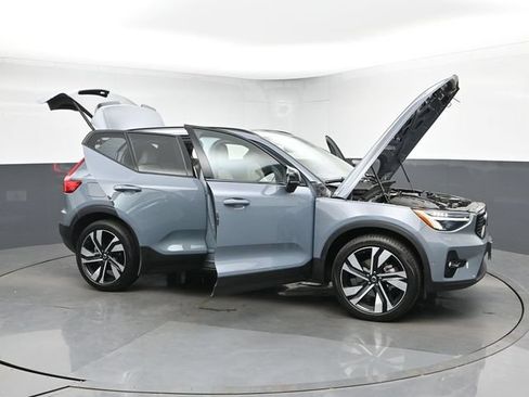 Used 2023 Volvo XC40 B5 Plus w/ Protection Package Premier AWD/4WD image 51