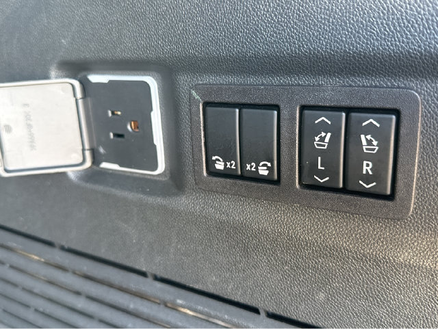 Certified 2023 GMC Yukon Denali AWD/4WD image 33