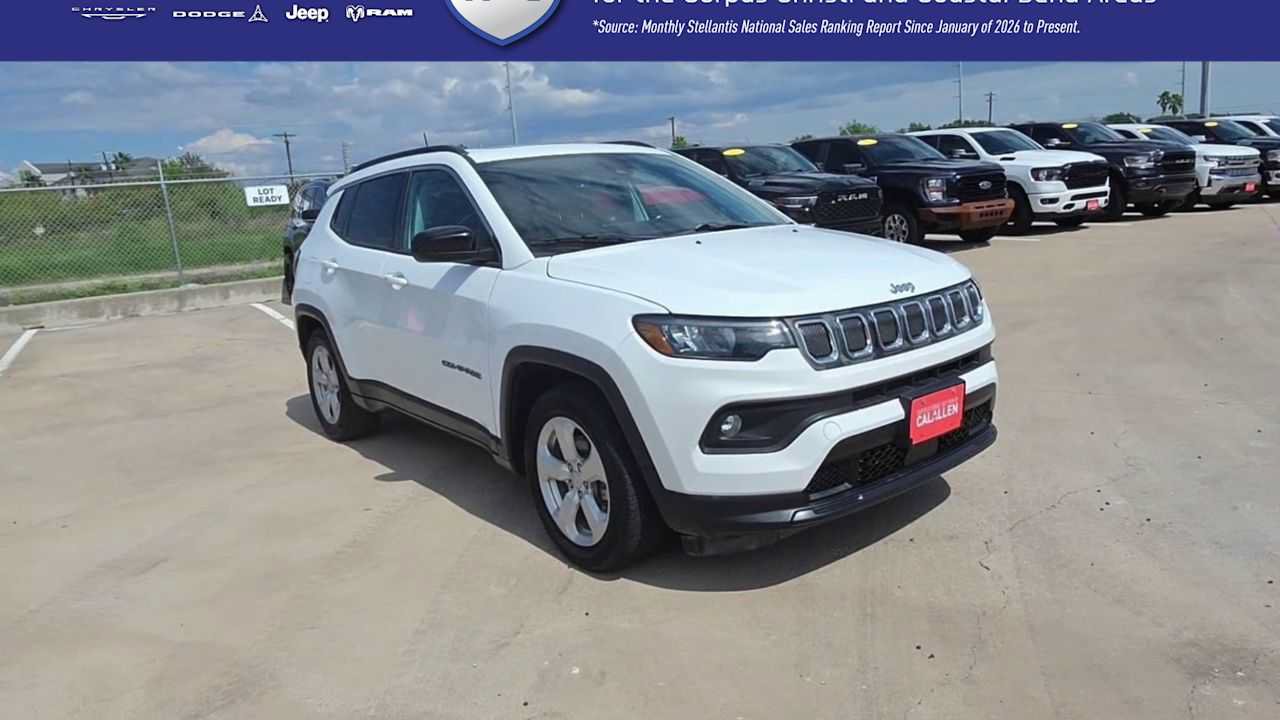 Used 2022 Jeep Compass Latitude w/ Sun and Sound Group FWD image 2
