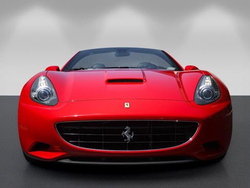 Certified 2013 Ferrari California RWD image 8