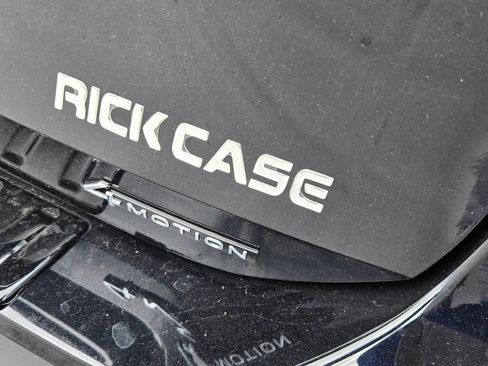 Used 2025 Volkswagen Tiguan SE w/ Panoramic Sunroof Package AWD/4WD image 10