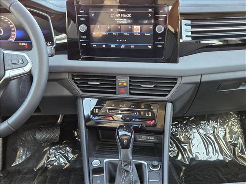 New 2026 Volkswagen Jetta SE FWD image 13