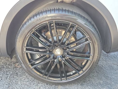 Used 2021 Porsche Cayenne AWD/4WD image 8