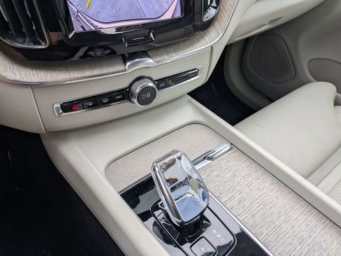 Certified 2023 Volvo XC60 B6 Ultimate w/ Protection Package Premier AWD/4WD image 23