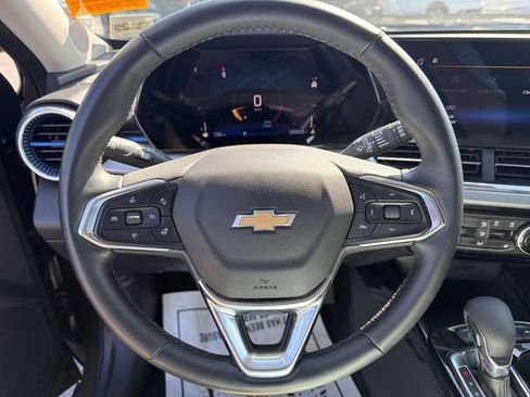 Used 2024 Chevrolet Trax LT w/ Driver Confidence Package FWD image 10