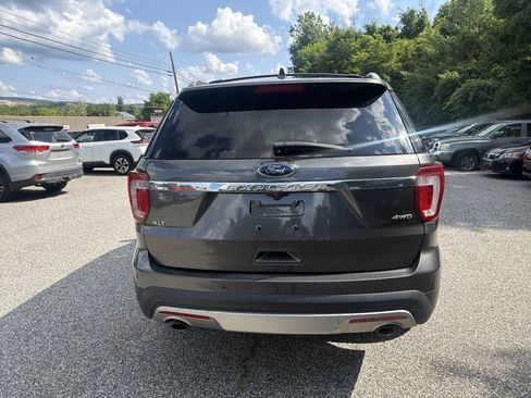 Used 2017 Ford Explorer XLT w/ Equipment Group 202A AWD/4WD image 6