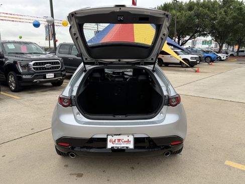 Used 2019 MAZDA MAZDA3 Hatchback FWD image 9