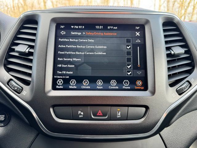 Used 2021 Jeep Cherokee Trailhawk w/ Comfort/Convenience Group AWD/4WD image 31