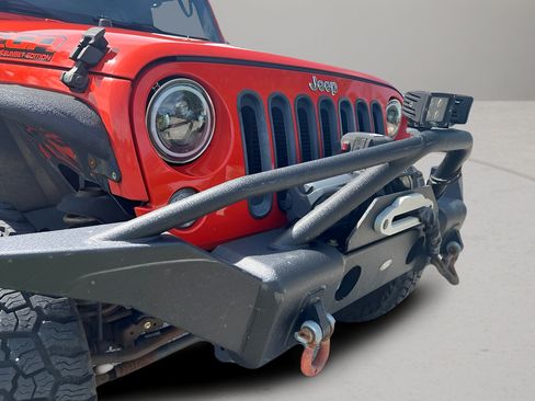 Used 2015 Jeep Wrangler Unlimited Sahara w/ Dual Top Group AWD/4WD image 26