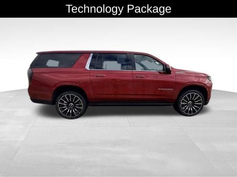 Used 2025 Chevrolet Suburban High Country image 6