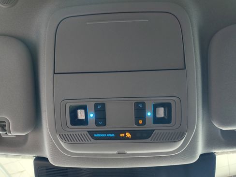 Used 2023 Ford Explorer XLT image 26