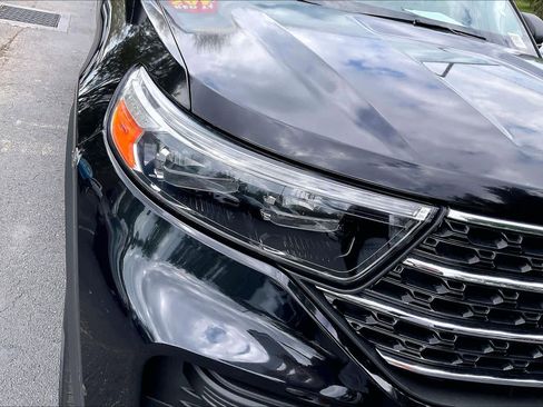 Used 2023 Ford Explorer XLT image 28