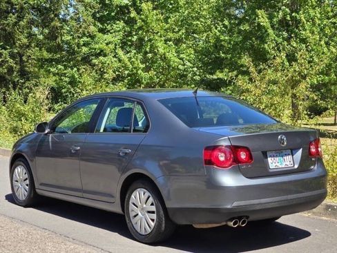 Used 2010 Volkswagen Jetta S image 4