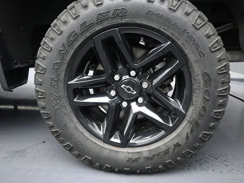 Used 2021 Chevrolet Silverado 1500 LT Trail Boss image 10
