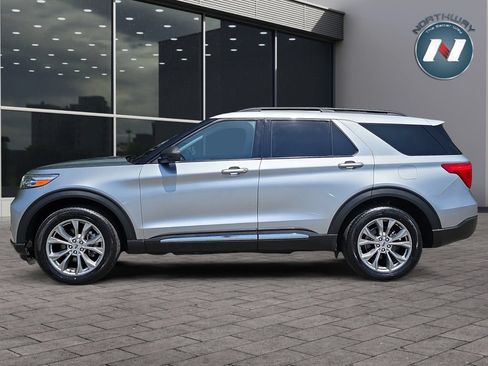 Used 2022 Ford Explorer XLT w/ Equipment Group 202A AWD/4WD image 2