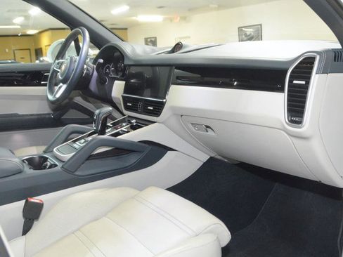 Used 2019 Porsche Cayenne S image 24