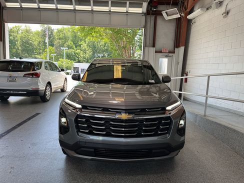 New 2026 Chevrolet Equinox LT FWD image 2