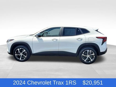 Used 2024 Chevrolet Trax RS w/ Driver Confidence Package FWD image 2