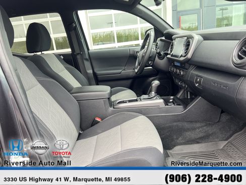 Used 2022 Toyota Tacoma TRD Sport AWD/4WD image 26