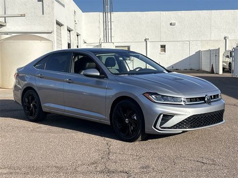 New 2026 Volkswagen Jetta SE image 2