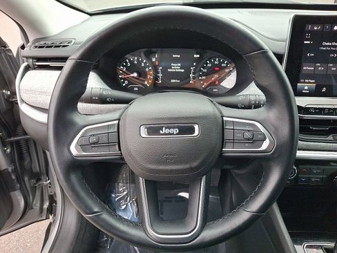 Used 2022 Jeep Compass Latitude image 19
