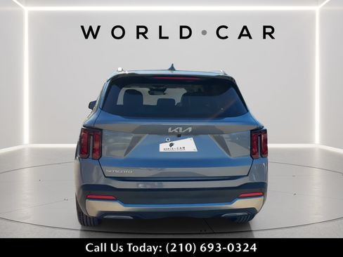 Used 2025 Kia Sorento S w/ Panoramic Sunroof Package FWD image 4