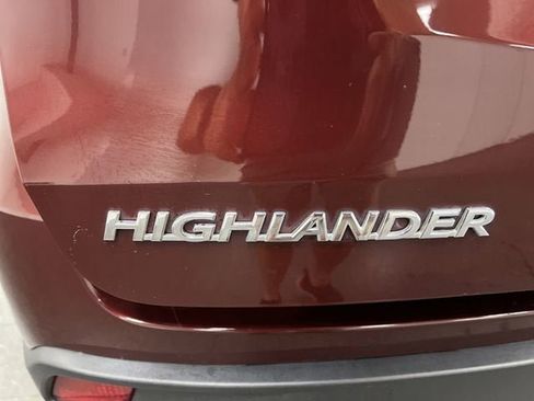 Used 2018 Toyota Highlander XLE AWD/4WD image 32