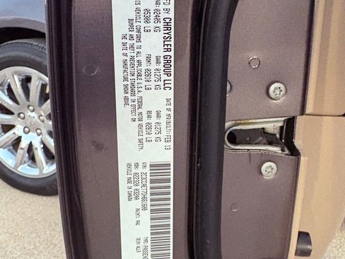 Used 2013 Chrysler 300 C image 34