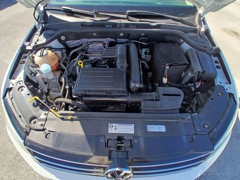 Used 2017 Volkswagen Jetta SE image 23