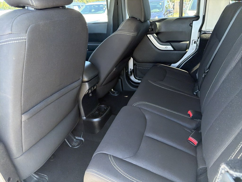 Used 2014 Jeep Wrangler Unlimited Sahara w/ Max Tow Package AWD/4WD image 15