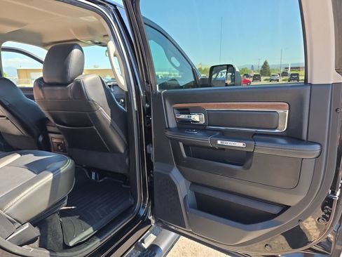 Used 2015 RAM 2500 Laramie w/ Black Appearance Group AWD/4WD image 35