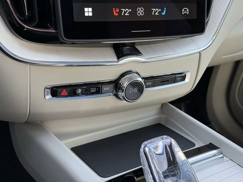 New 2026 Volvo XC60 B5 Ultra w/ Climate Package image 23