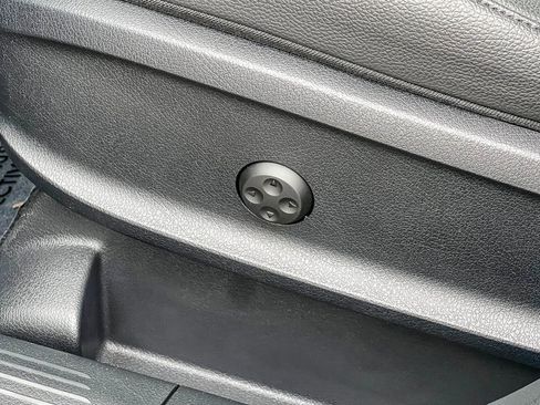 Used 2025 Mercedes-Benz GLB 250 GLB 250 image 23