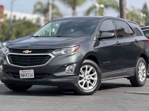 Used 2018 Chevrolet Equinox LS FWD image 1