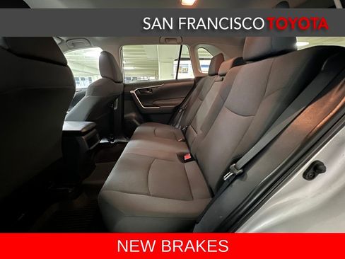 Used 2021 Toyota RAV4 LE image 14