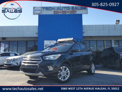 Used 2018 Ford Escape SE image 1