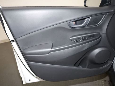 Used 2023 Hyundai Kona SEL image 12