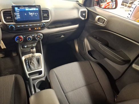 New 2025 Hyundai Venue SE image 9
