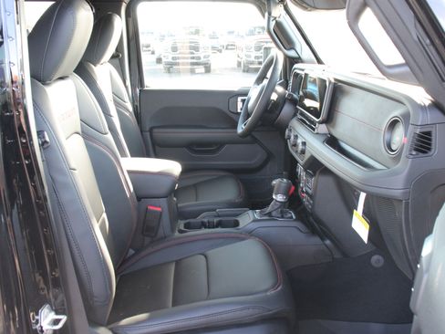 Used 2026 Jeep Wrangler Unlimited Rubicon image 25