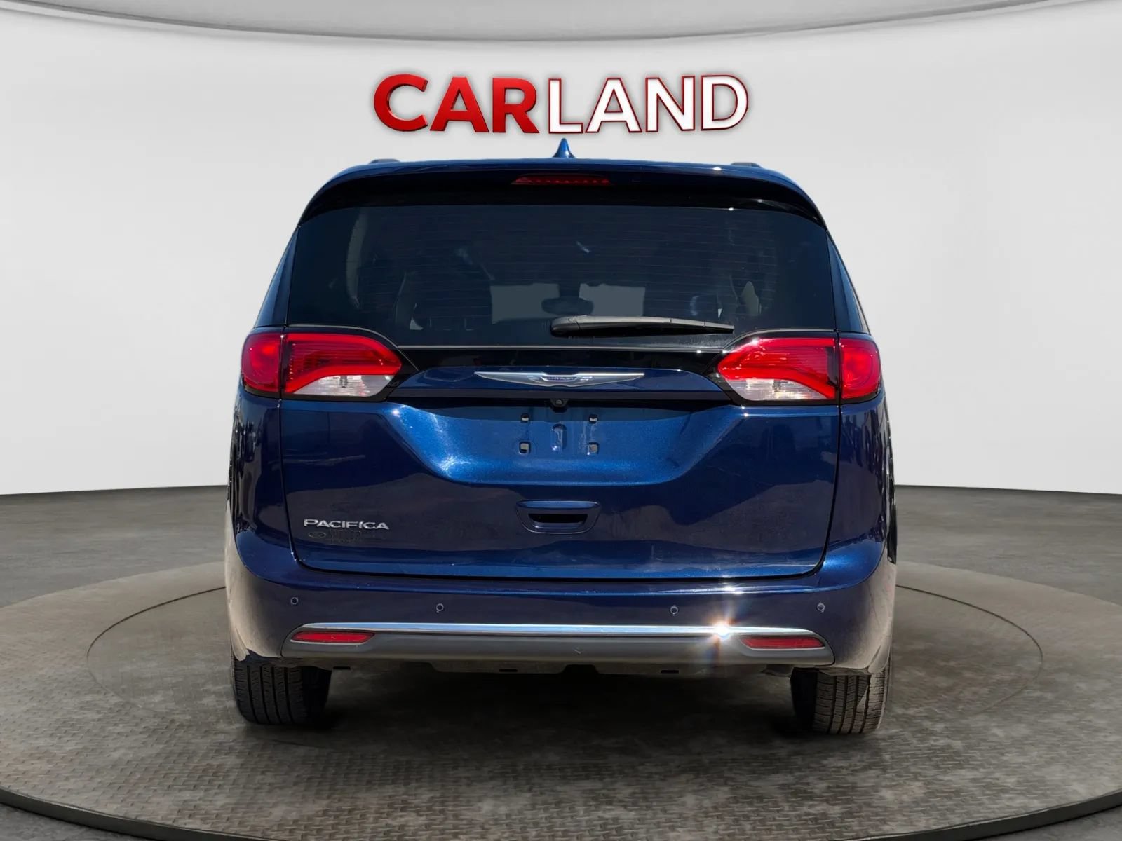 Used 2017 Chrysler Pacifica Touring-L FWD image 5