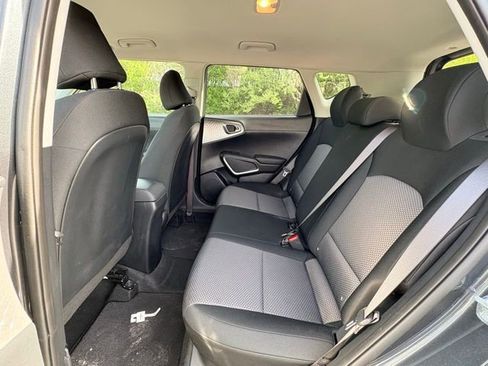 Used 2025 Kia Soul LX w/ LX Technology Package FWD image 10