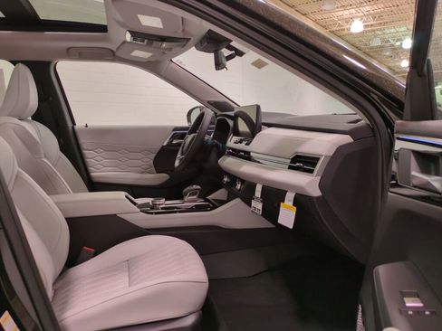 New 2025 Mitsubishi Outlander SEL image 10